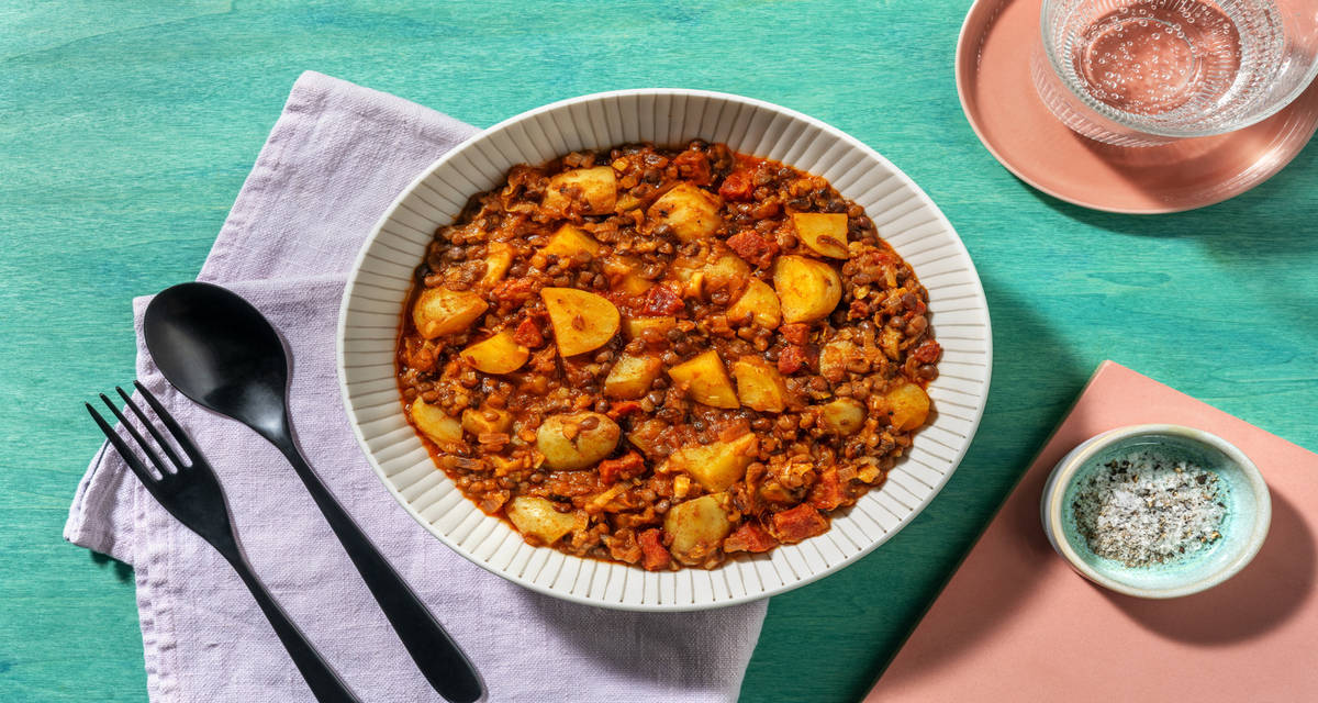 Estofado casero de lentejas con chorizo con patatas y pimentón