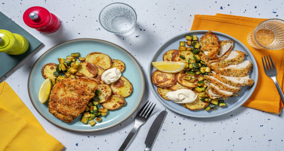 Cotolette di pollo al limone con patate arrosto e zucchine saltate
