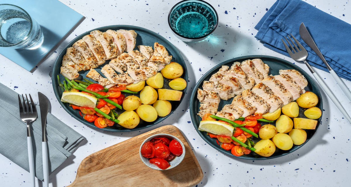 Petto di pollo al burro e limone con fagiolini, pomodorini e origano