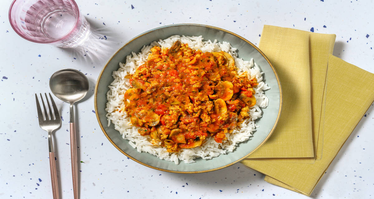 Curry de cerdo con champiñones acompañado de arroz basmati