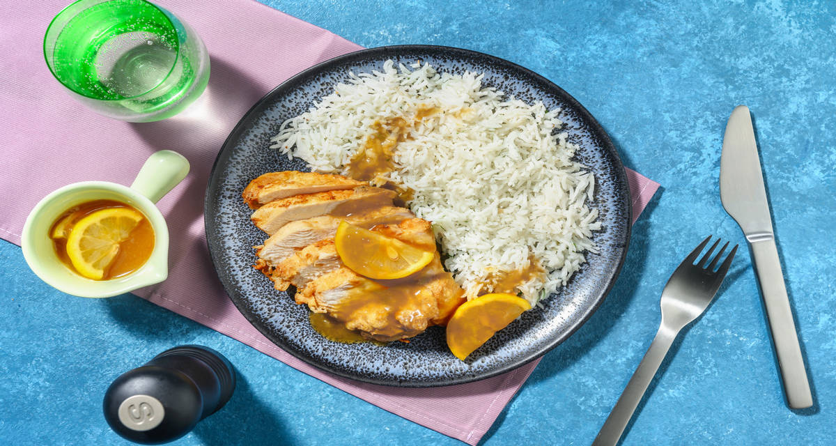 Pollo rebozado con salsa casera de limón acompañado de arroz basmati