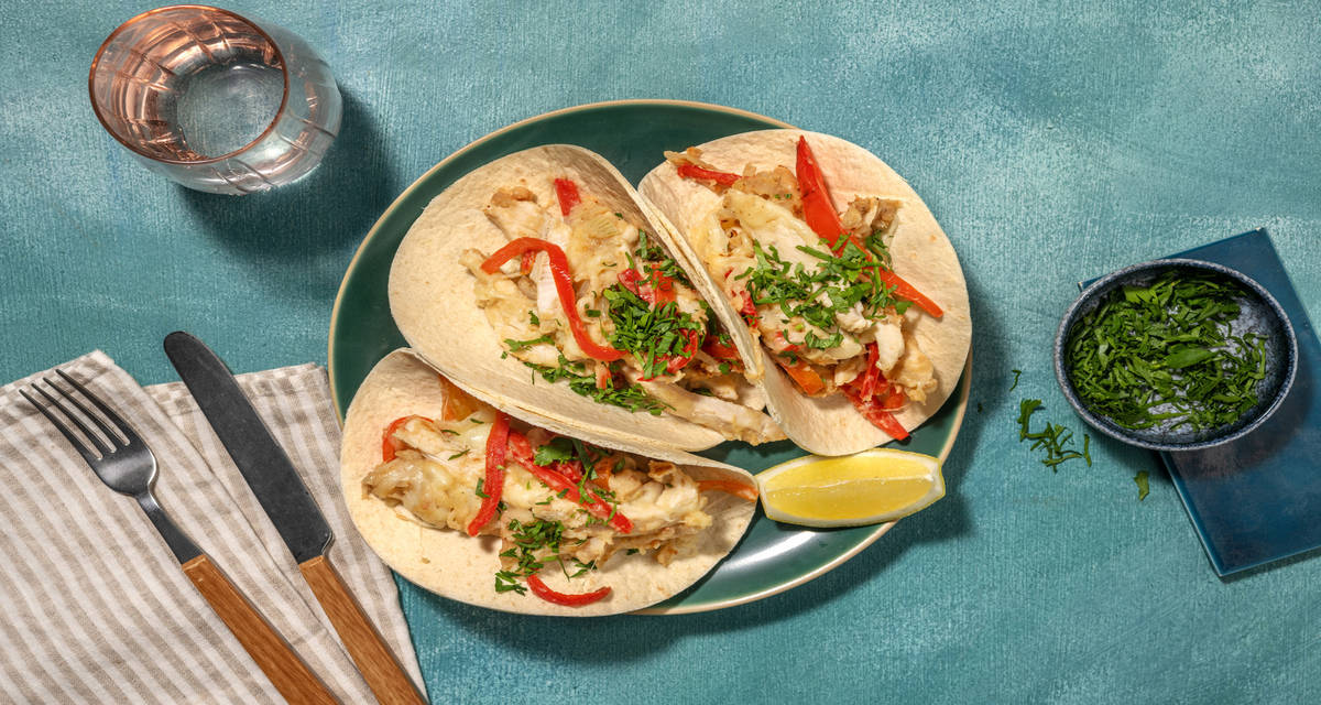 Mini tortilla di pollo e fagioli cannellini con peperoni e formaggio a julienne