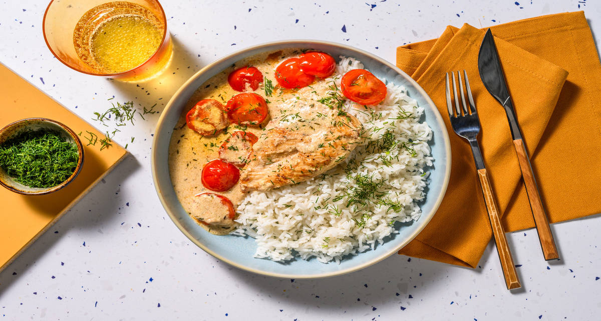 Pollo en salsa cremosa a las hierbas con tomates cherry salteados y arroz basmati