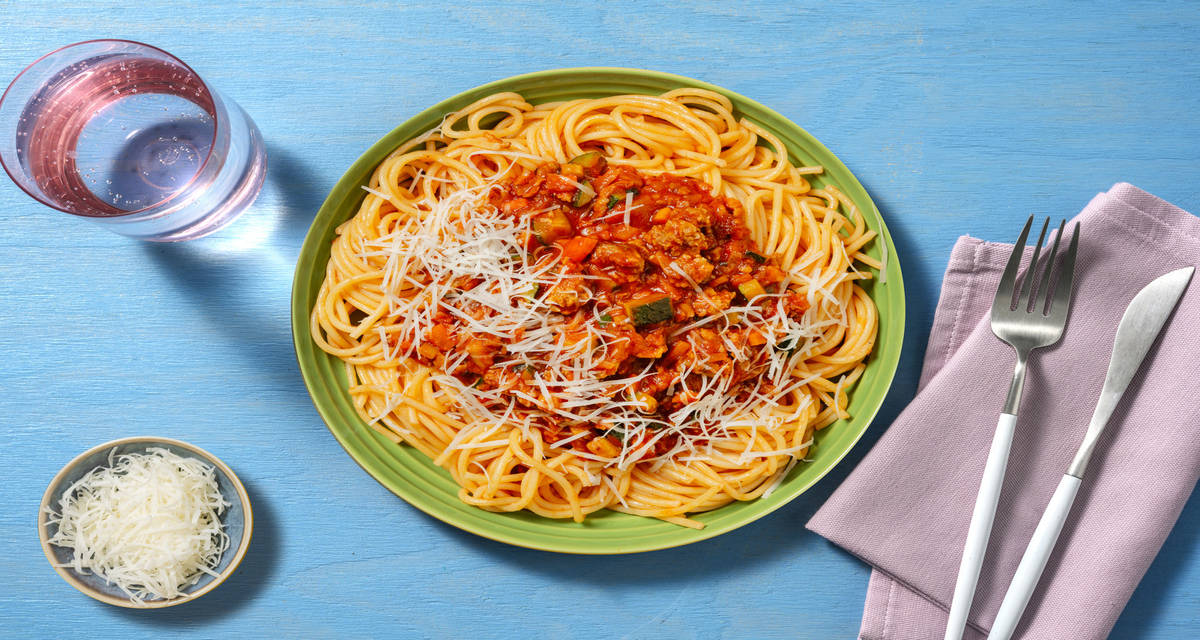 Spaghetti bolognaise, lard et gouda courgette, carotte et origan