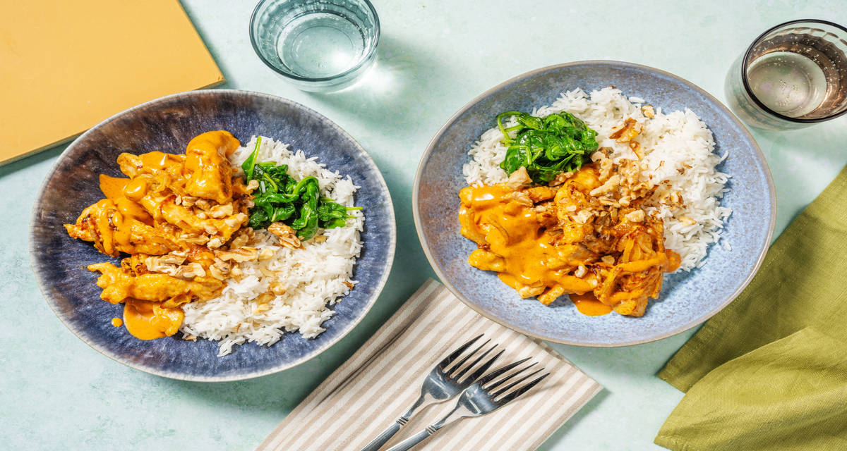 Scaloppine di pollo alla panna e paprika con riso Basmati, noci e spinaci saltati