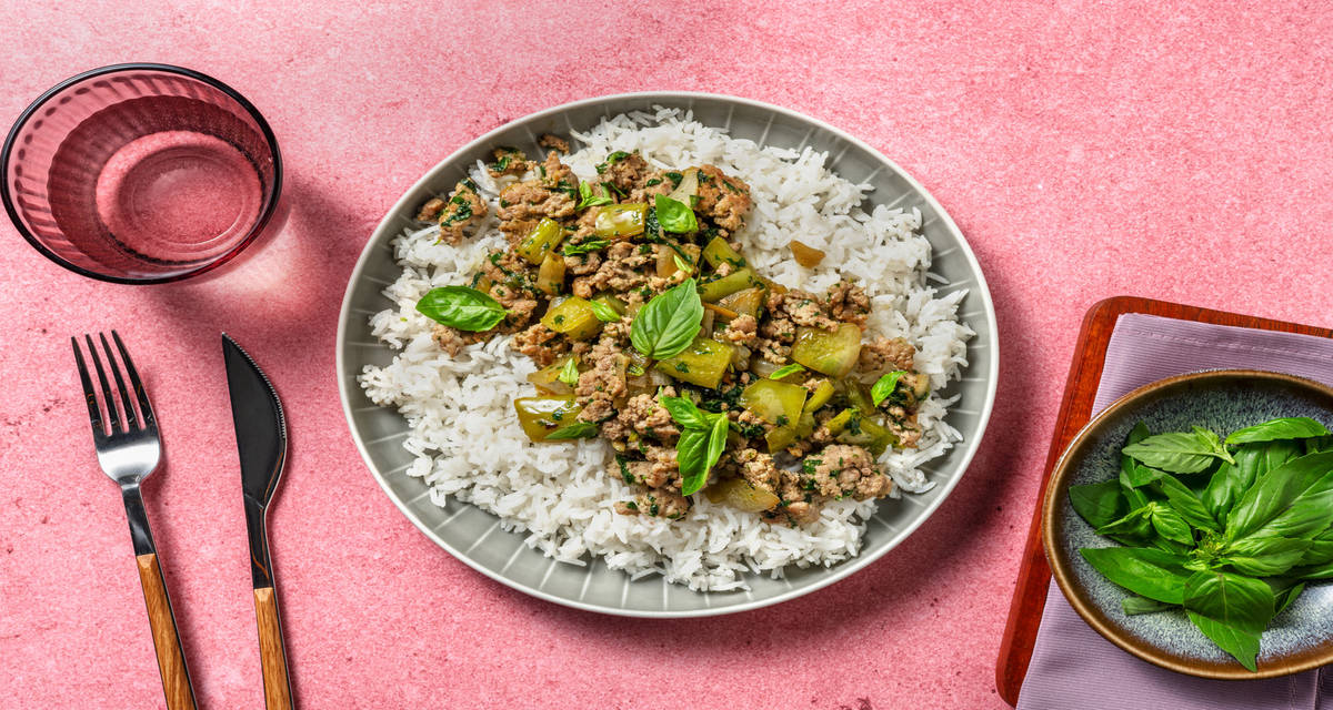 Ternera en salsa oriental de albahaca con verduras sobre arroz basmati