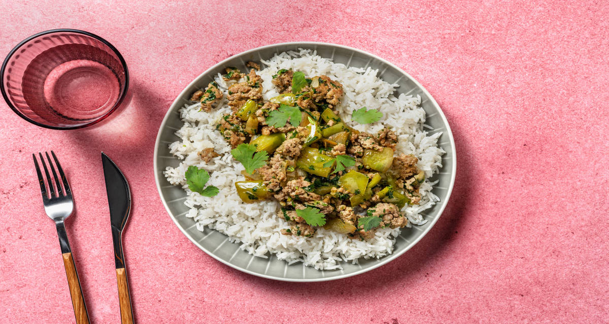 Ternera en salsa oriental de cilantro con verduras sobre arroz basmati