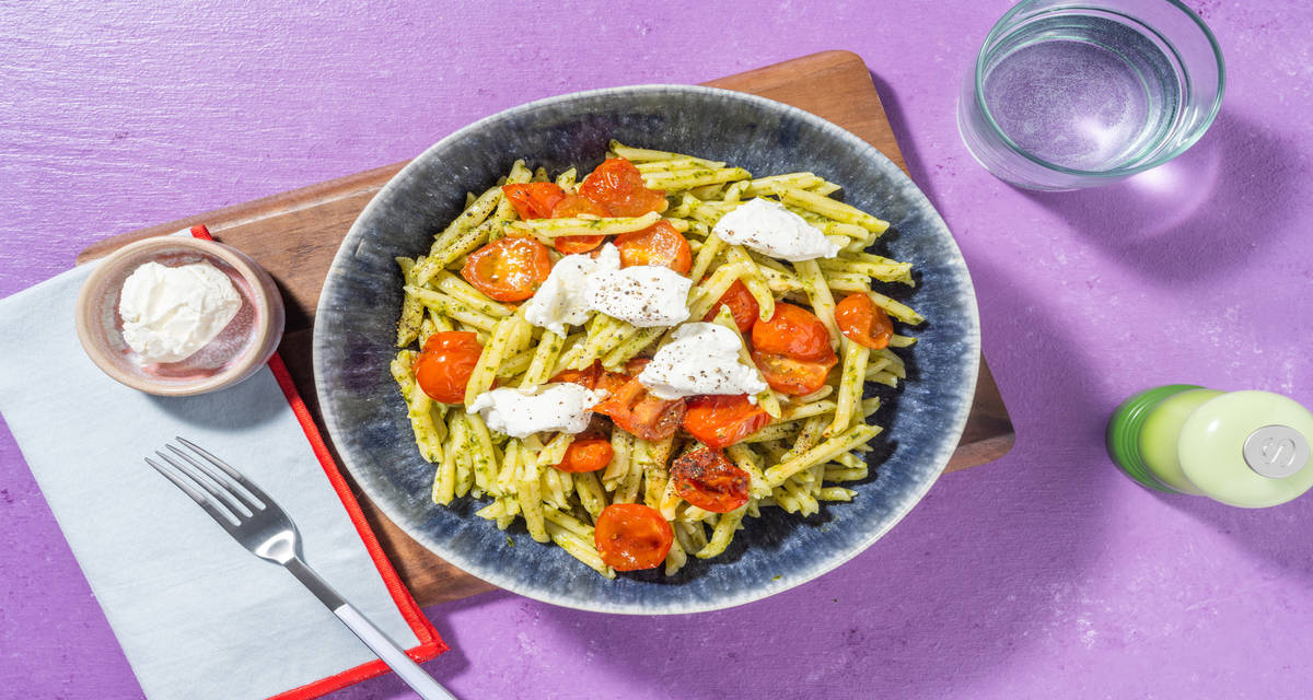 Trofie al pesto alla genovese e ricotta con pomodorini caramellati