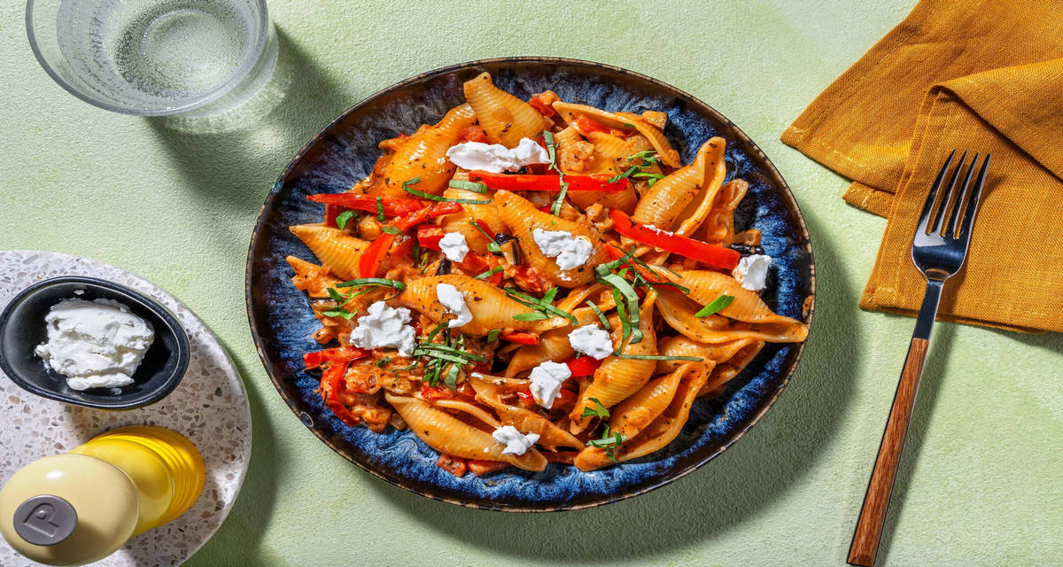 Conchiglie met ratatouille en geitenkaas met aubergine, paprika en tomaat
