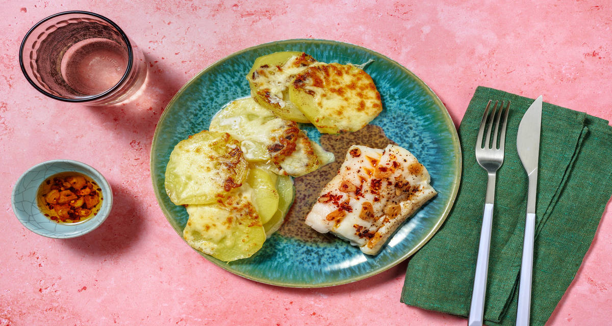 Bacalao a la bilbaína acompañado de patatas al gratén con queso