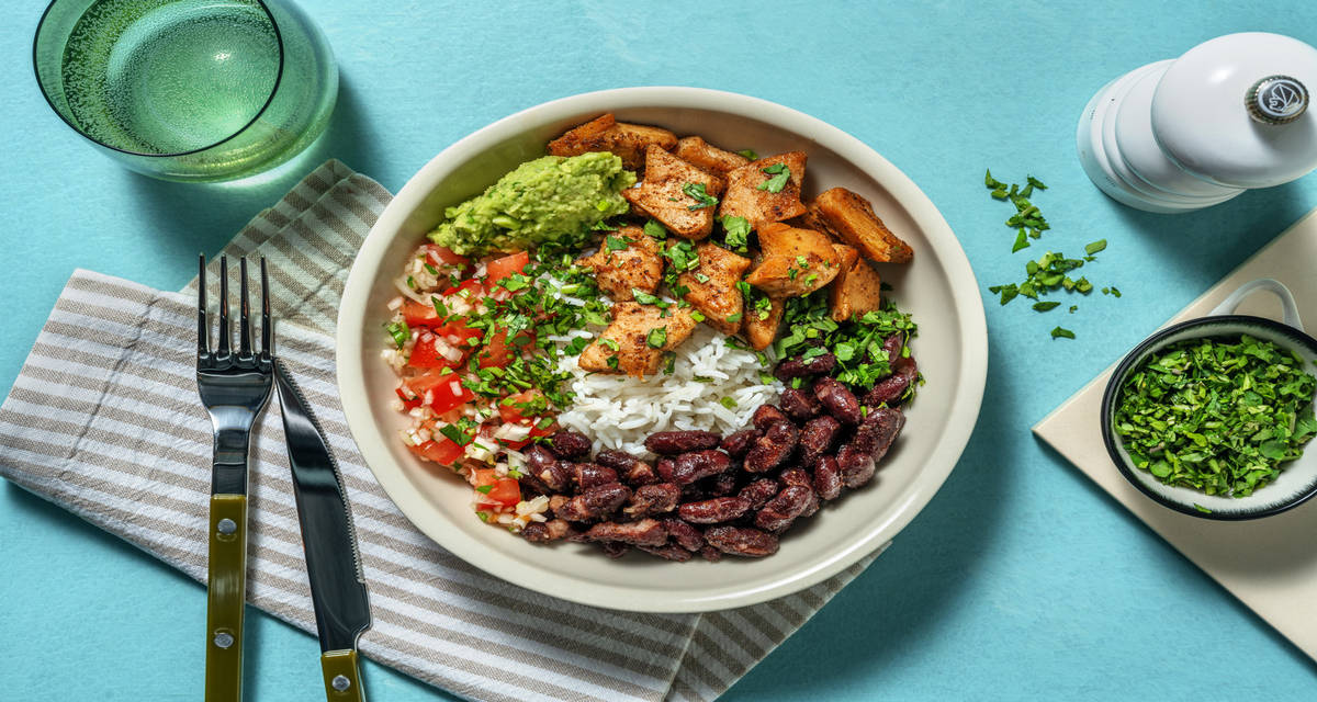 Bol mexicano de heura con guacamole casero con pico de gallo, judías rojas y arroz jazmín