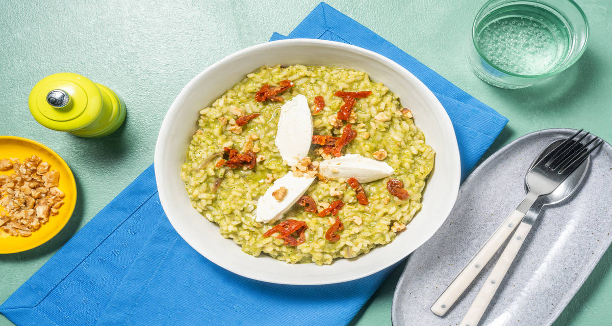 Risotto alla crema di zucchine e ricotta con pomodorini secchi e noci
