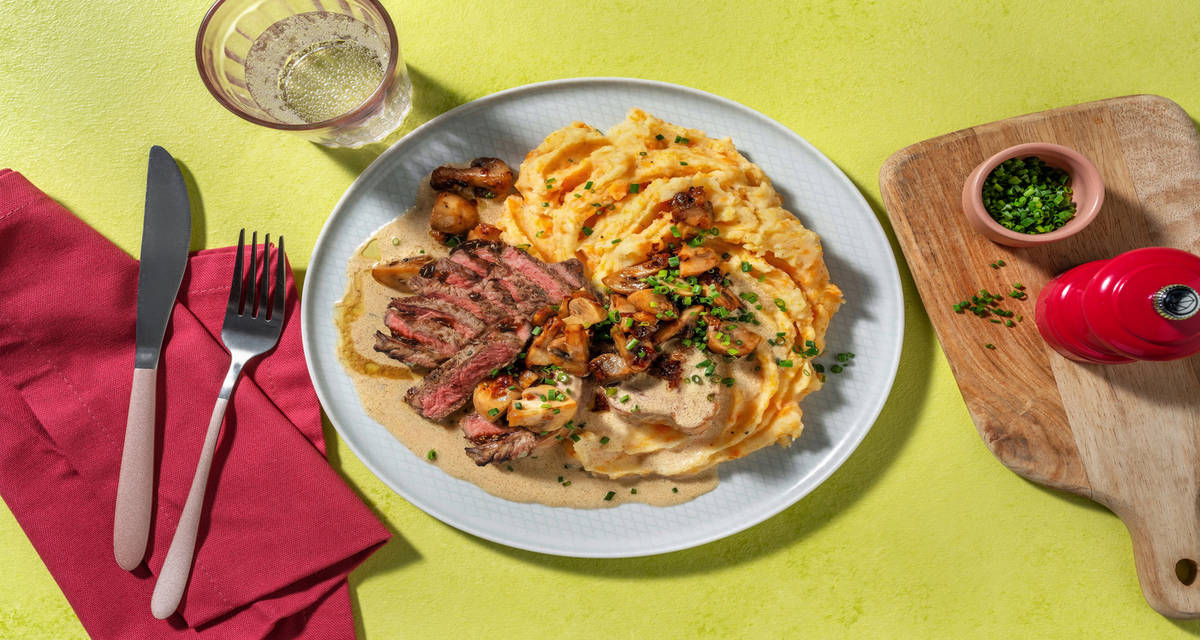 Stekt rumpstek i gräslökssås med sauterad svamp och morot- och potatismos