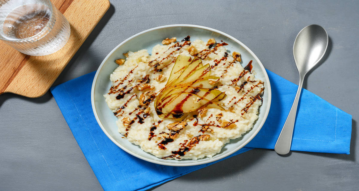 Risotto "al contadino non far sapere" con taleggio Dop, pere caramellate e noci