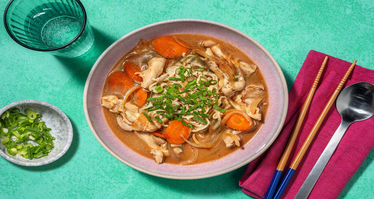 Ji gao tang - zuppa di pollo cinese con carota e cipollotto
