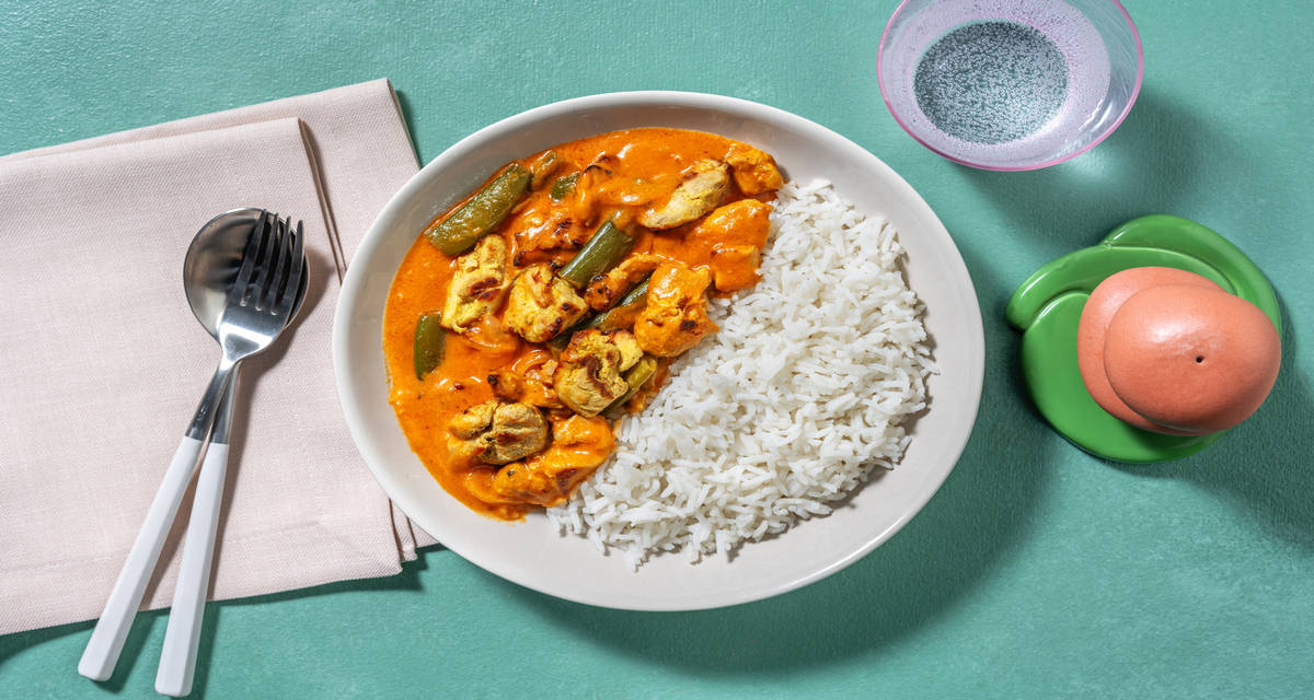 Curry de pollo y verduras al estilo tikka con judías verdes acompañado de arroz basmati