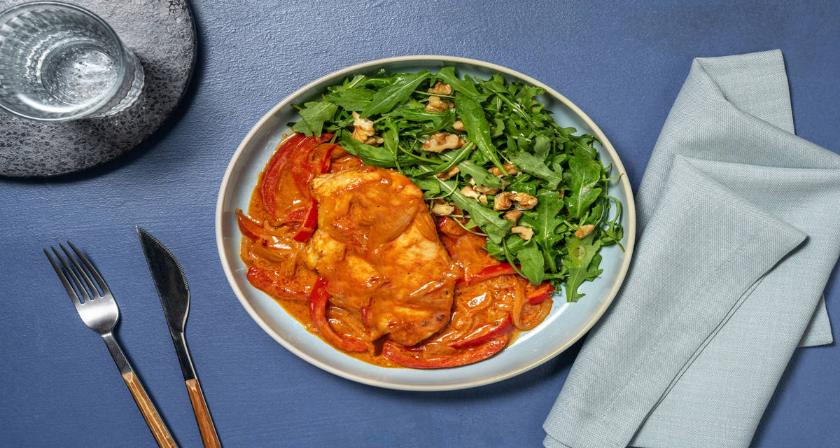 Pollo con salsa chipotle y verduras acompañado de ensalada de rúcula y nueces