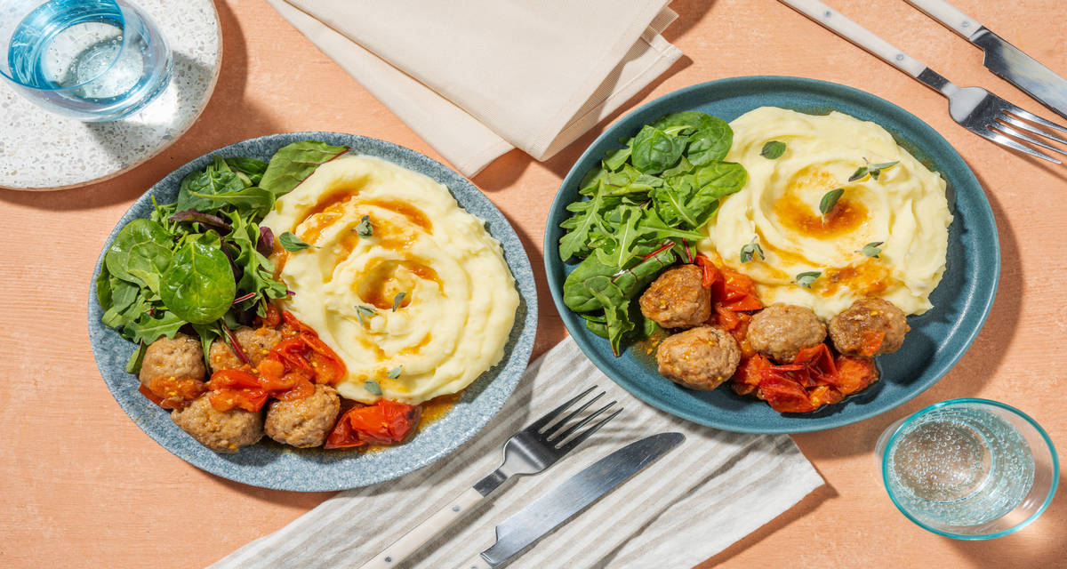 Polpette di pollo e pomodorini all'origano con purè di patate e insalata