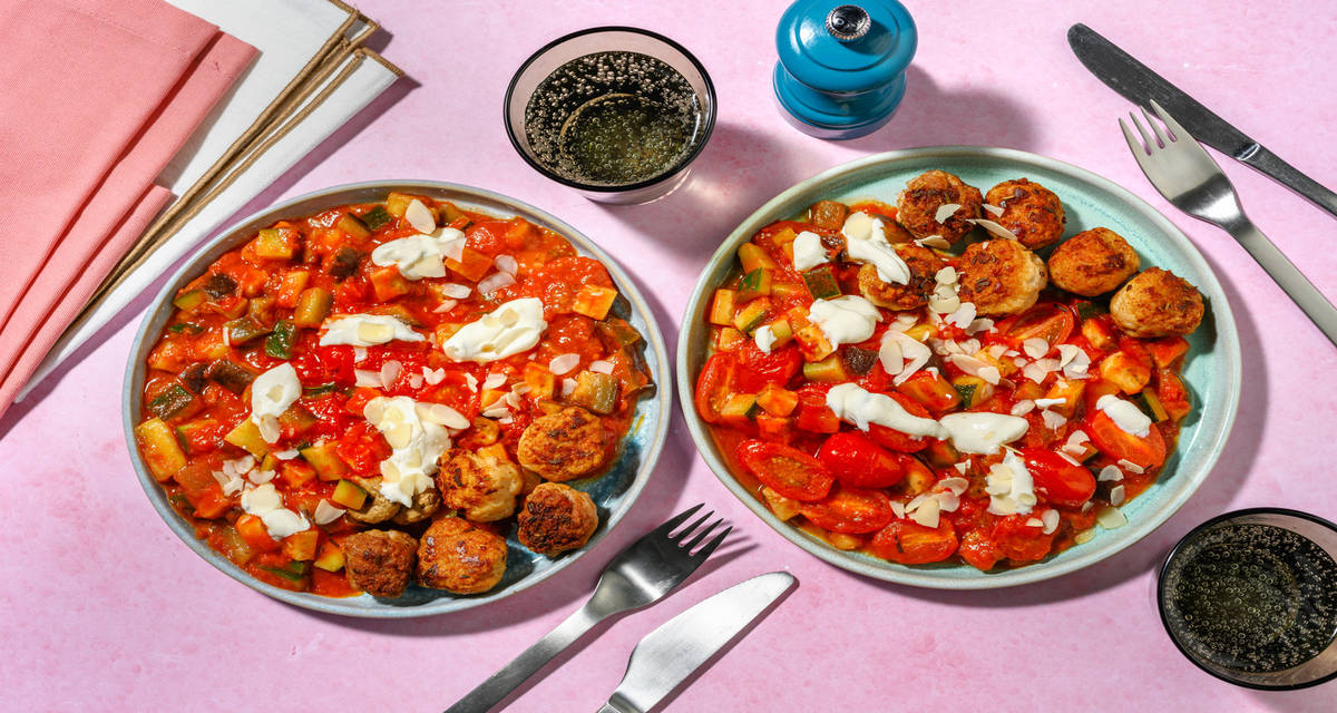 Polpette di pollo e ratatouille di verdure con mandorle e crema di ricotta