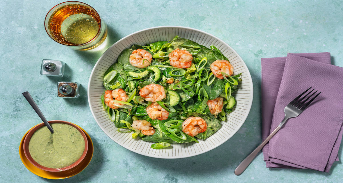Ensalada esmeralda con langostinos salteados con aderezo de albahaca y espinacas