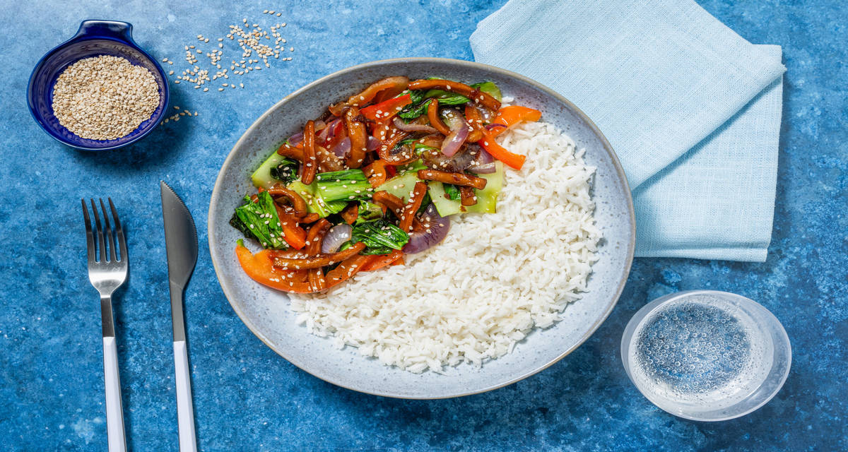 Wok de calamar gigante con pak choi acompañado de arroz jazmín