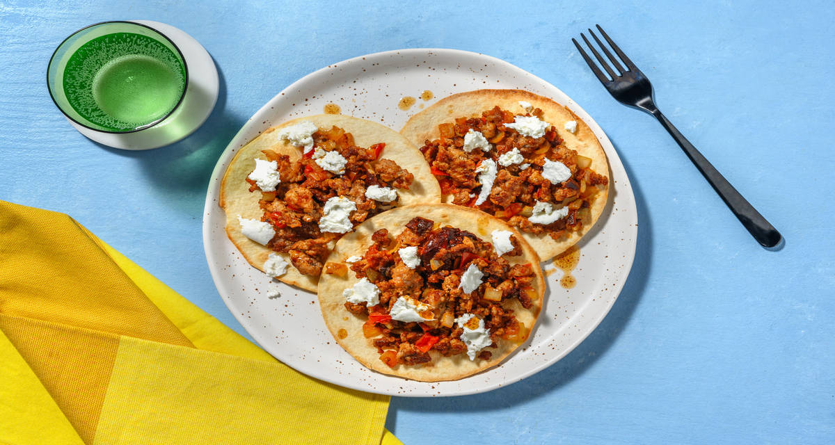 Tinga de cerdo con chipotle y burrata con aceite de especias mexicanas y tortillas de trigo