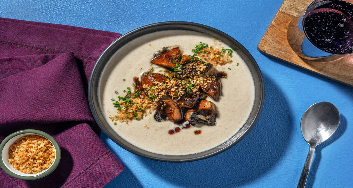 Crema casera de champiñones con leche de coco con setas portobello caramelizadas y panko crujiente