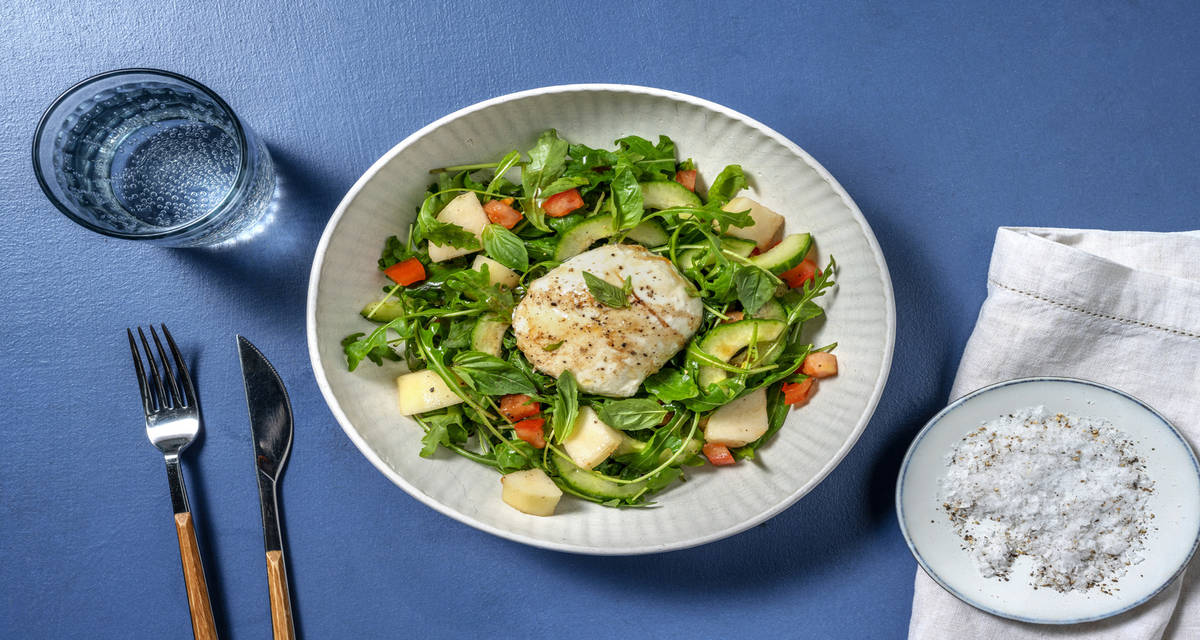 Ensalada de mozzarella, tomate y pera con pepino y rúcula aderezada con vinagreta de miel