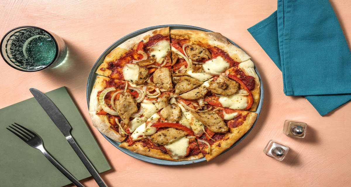 Pizza vegetariana de heura con pimiento, cebolla y mini queso mozzarella