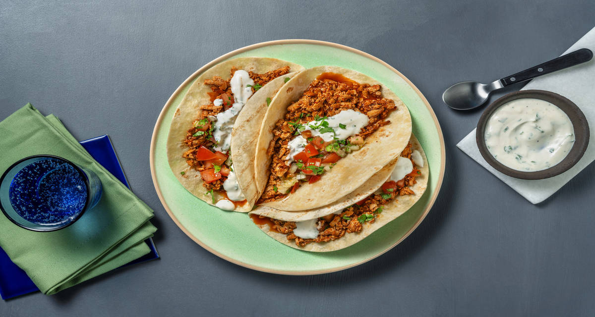 ¡Taco party! Tofu especiado con pico de gallo con salsa de yogur al cilantro