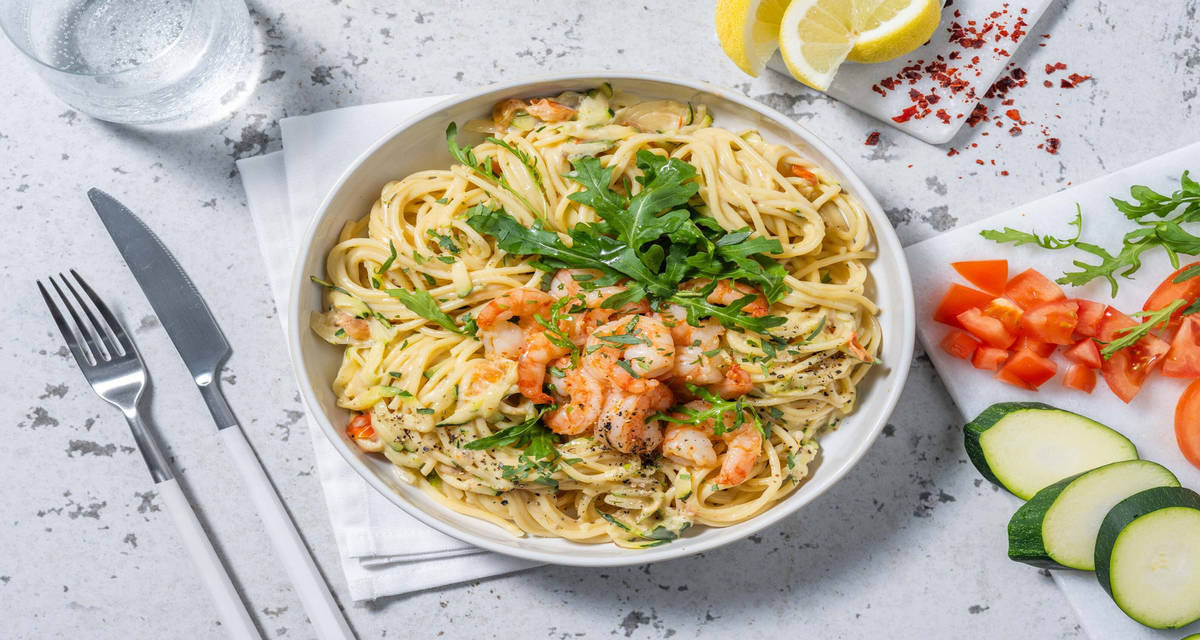 Spicy rejespaghetti med cremet citrussauce og stegte grøntsager