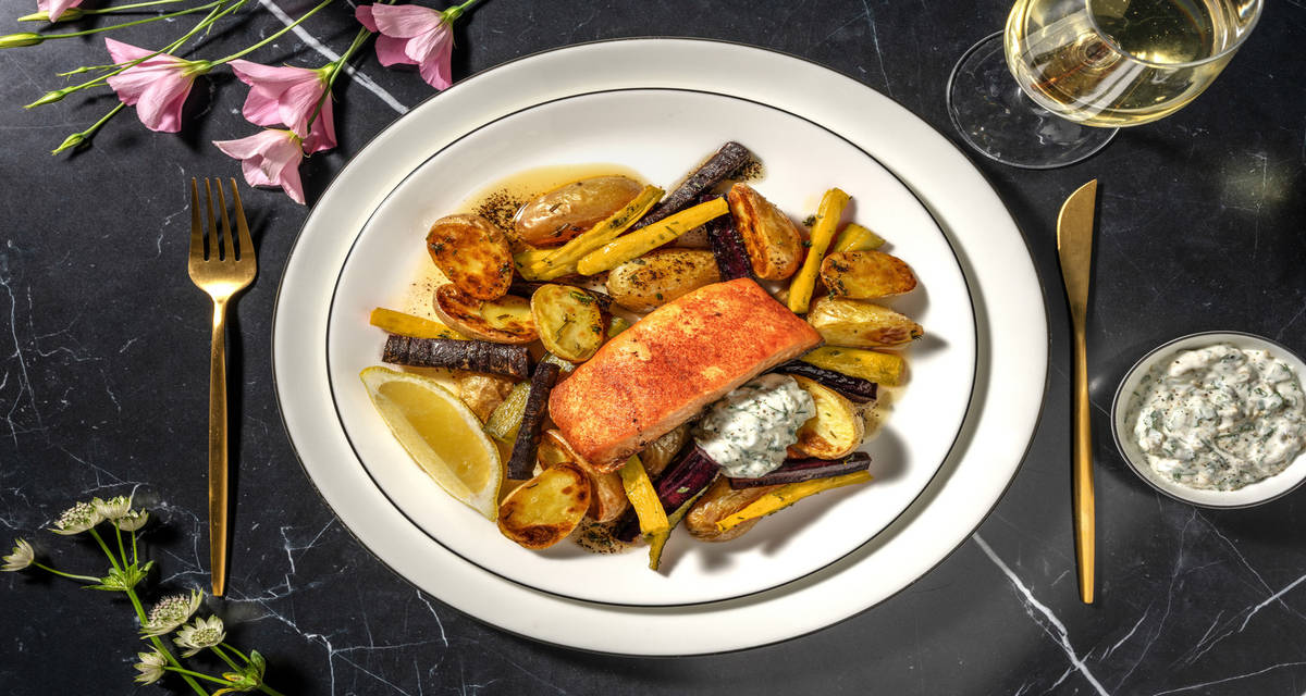 Salmone alla paprika e carote arcobaleno con burro noisette e salsa remoulade