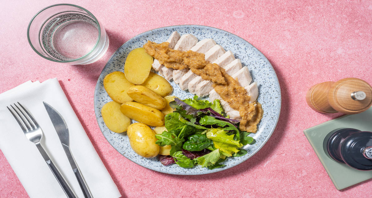 Lonza tenera in salsa teriyaki alle cipolle con patate rosolate e insalata
