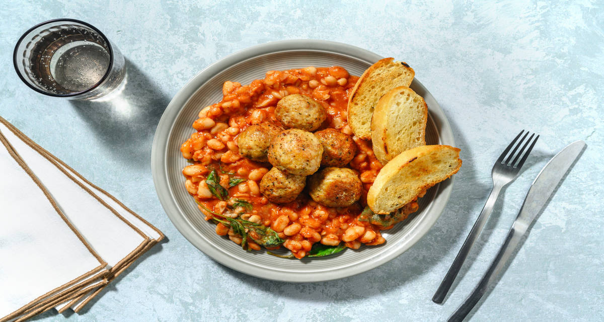 Polpette di pollo al burro e timo con fagioli all’uccelletto e crostini di pane