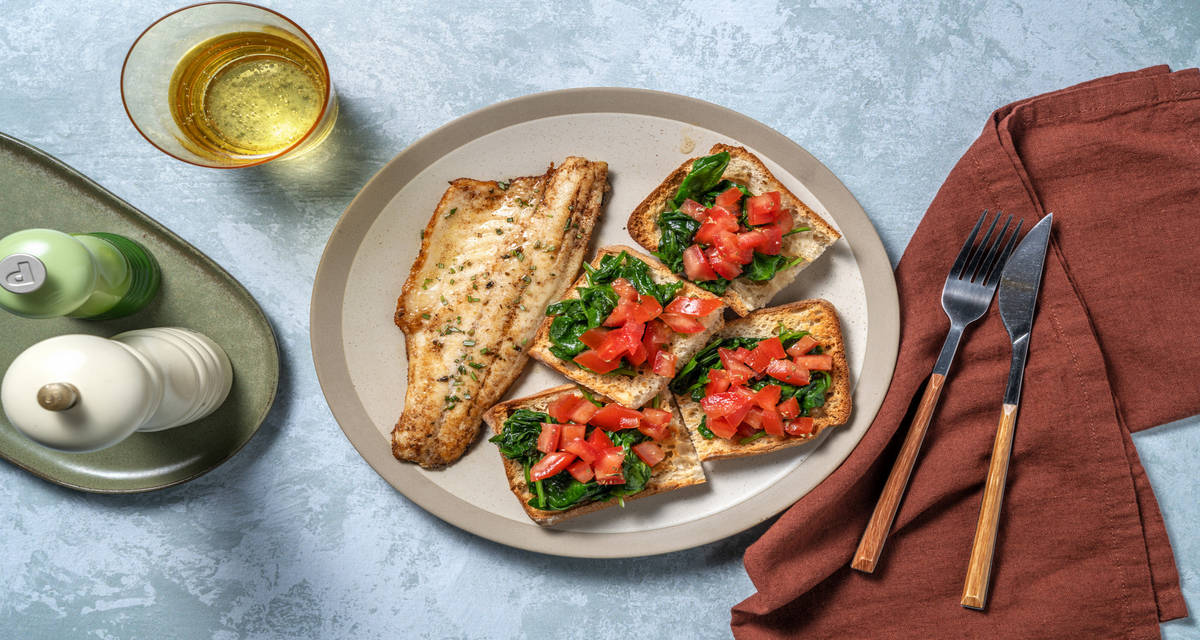Filetto di orata al burro ed erbe aromatiche con spinacini saltati e bruschette al pomodoro
