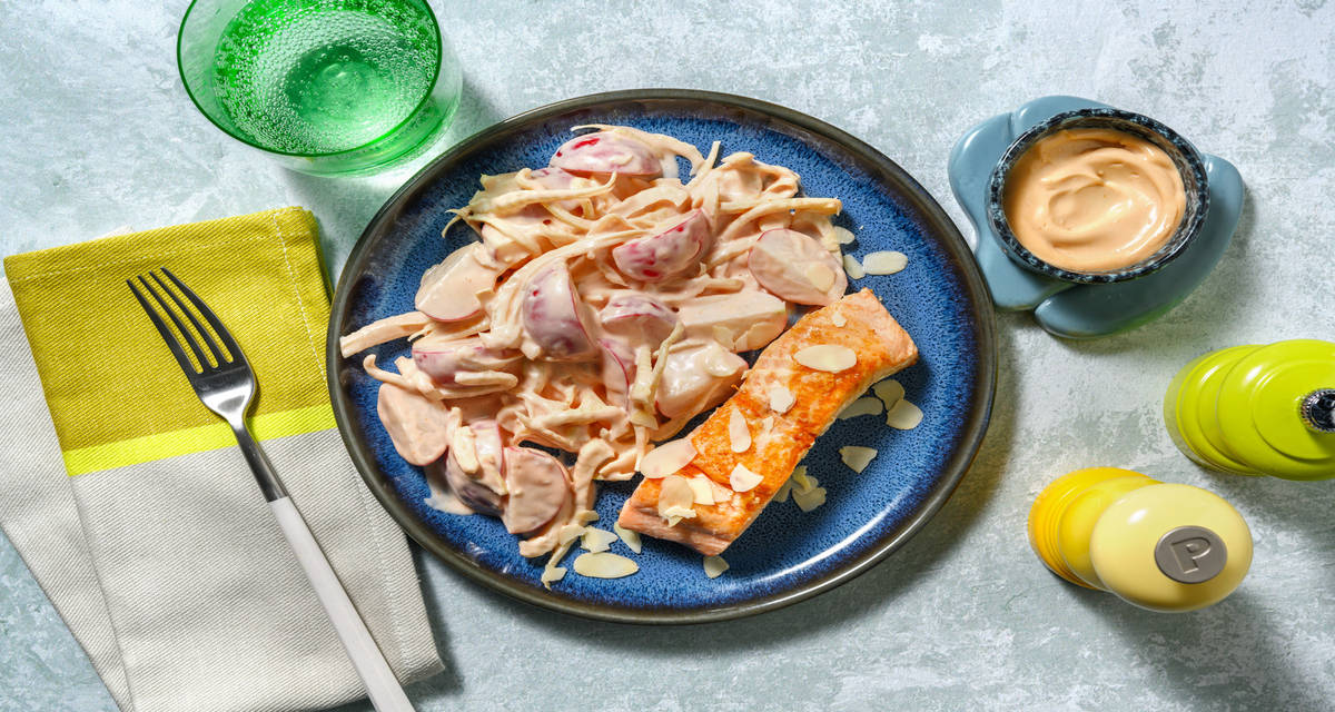 Salmone, insalata di finocchi e salsa rosa