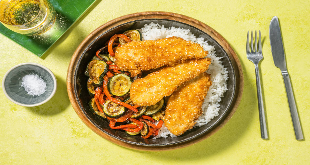 Poulet pané au sésame & riz parfumé avec des légumes rôtis au miel & au soja