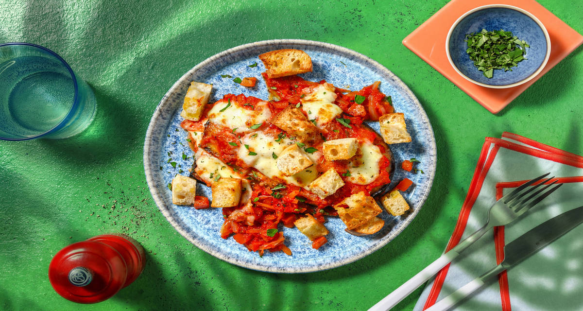 Aubergine à la parmesane garnie de parmesan AOP, mozza & tomate
