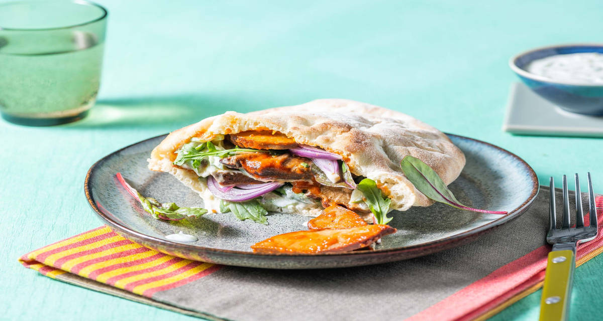 Veggie shawarma - kebab al seitan con cipolla marinata e salsa tzatziki al cetriolo