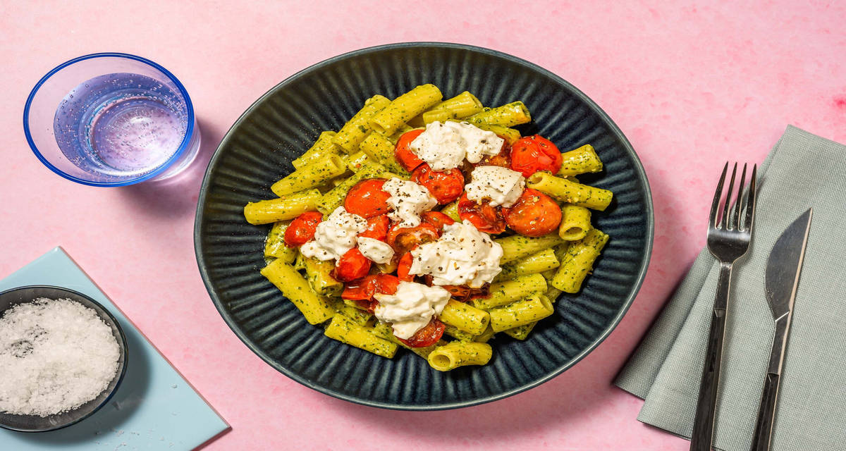 Rigatoni al pesto verde & burrata cremosa avec des tomates cerises confites