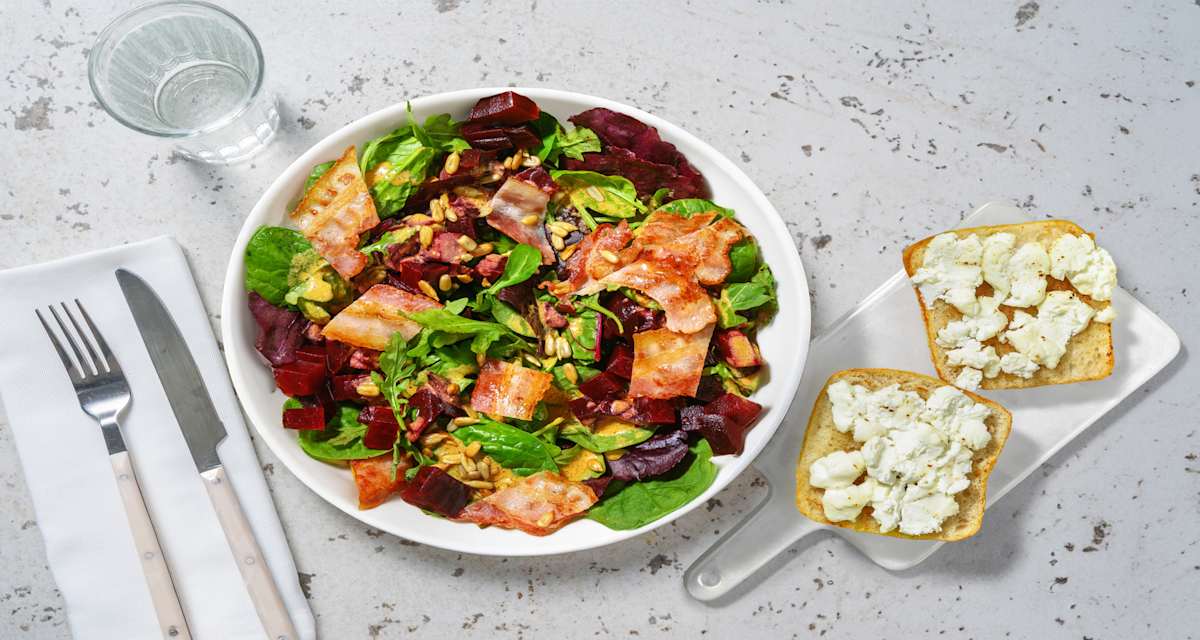 La Chèvre chaud : betterave & bacon avec des graines de tournesol torréfiées-image