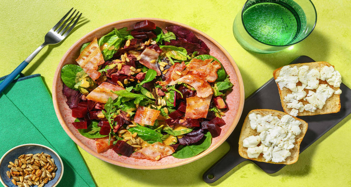 Salade de chèvre chaud & poitrine grillée avec de la betterave & des graines de tournesol