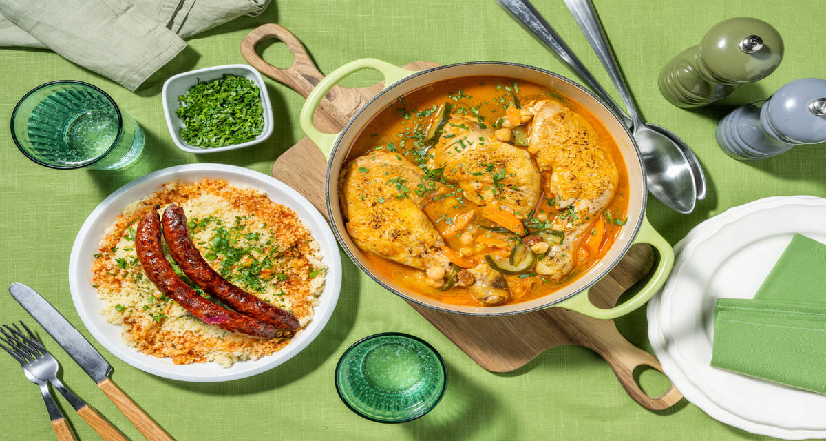 Couscous royal : poulet & merguez de bœuf avec des pois chiches & des raisins