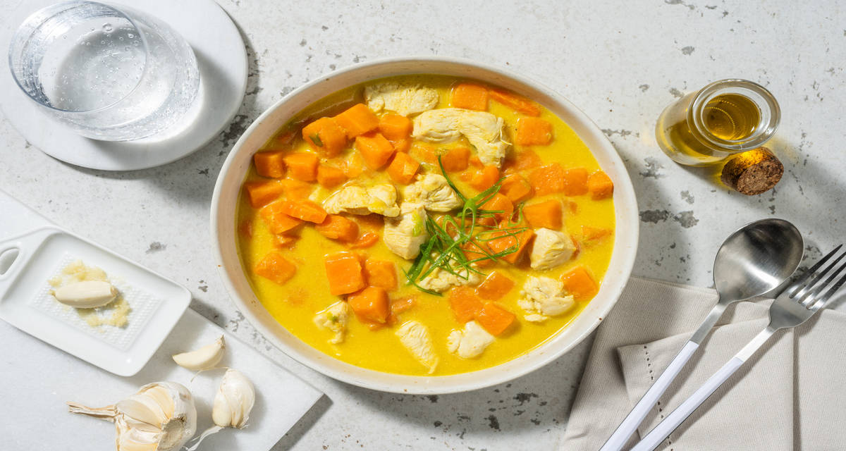 Curry thaï de dinde & patate douce avec de la cébette & du lait de coco