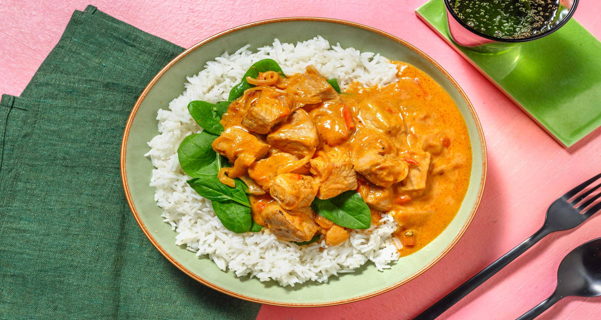 Cremet svinekødsgryde med røget paprika og frisk spinat