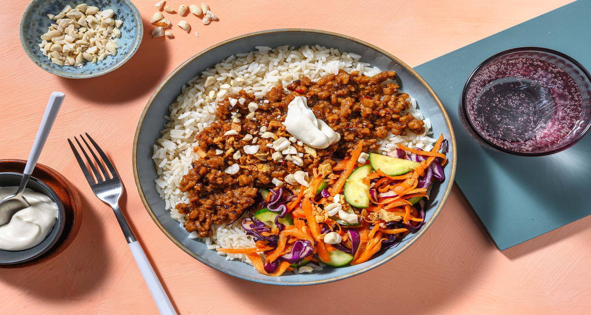 Asiatisk vegofärs-bowl med ponzu-kålsallad och asiatisk majonnäs