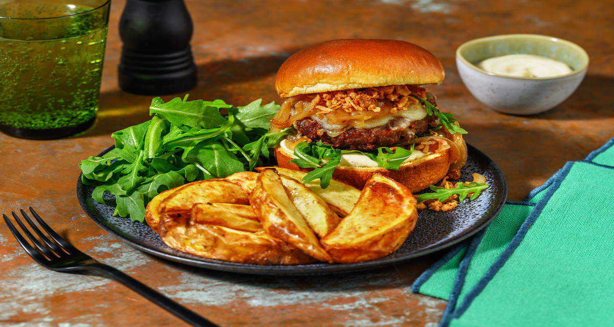 Le Cantalou : Burger bœuf & cantal AOP avec des oignons frits & des potatoes