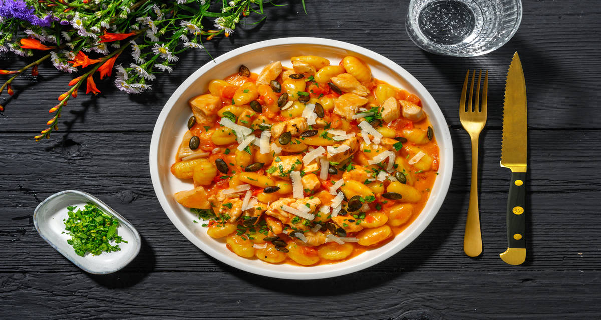 Gnocchi & poulet à l'italienne avec une sauce au pesto rosso