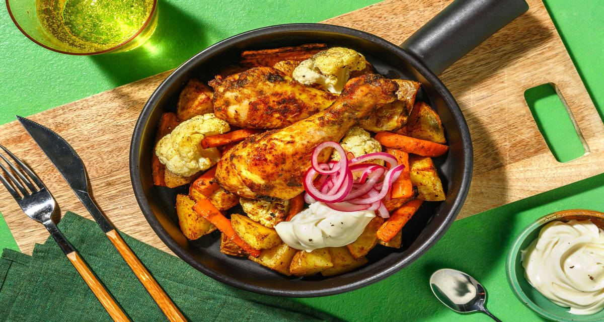 Traybake de pilons de poulet et légumes oignon à l'aigre-douce et épices surinamiennes