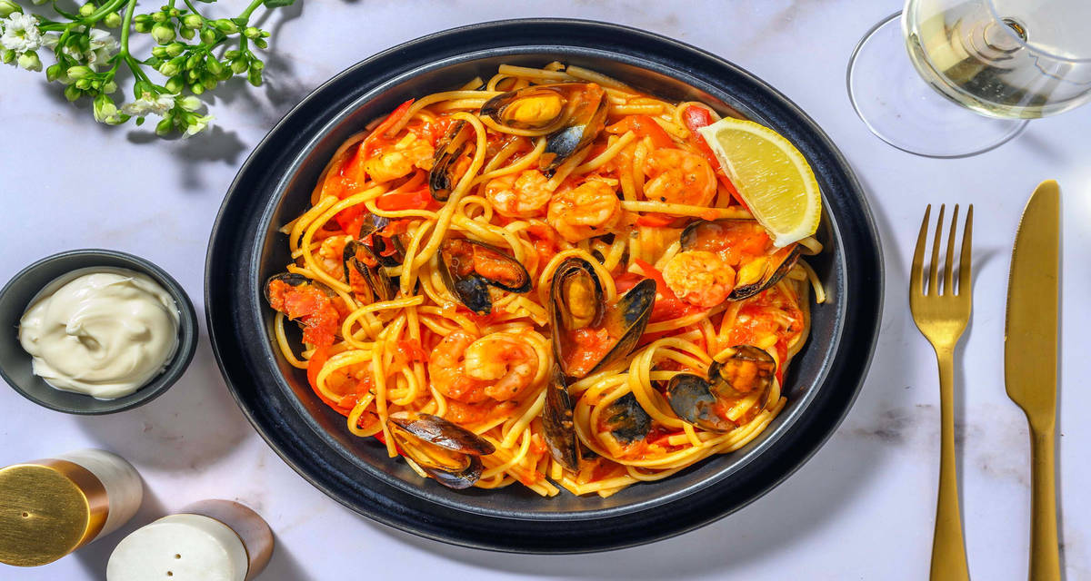 Linguine aux moules et crevettes à l'espagnole huile au safran et aïoli